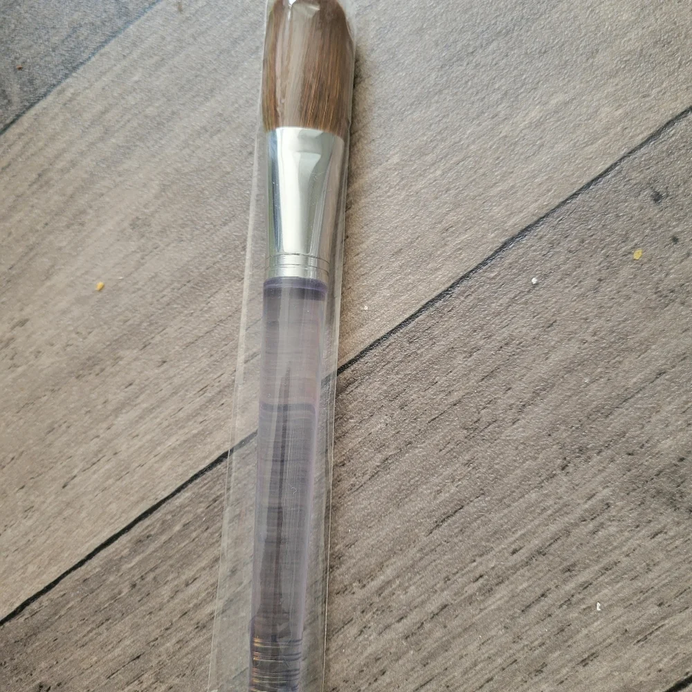 NWT CLINIQUE  FOUNDATION BRUSH